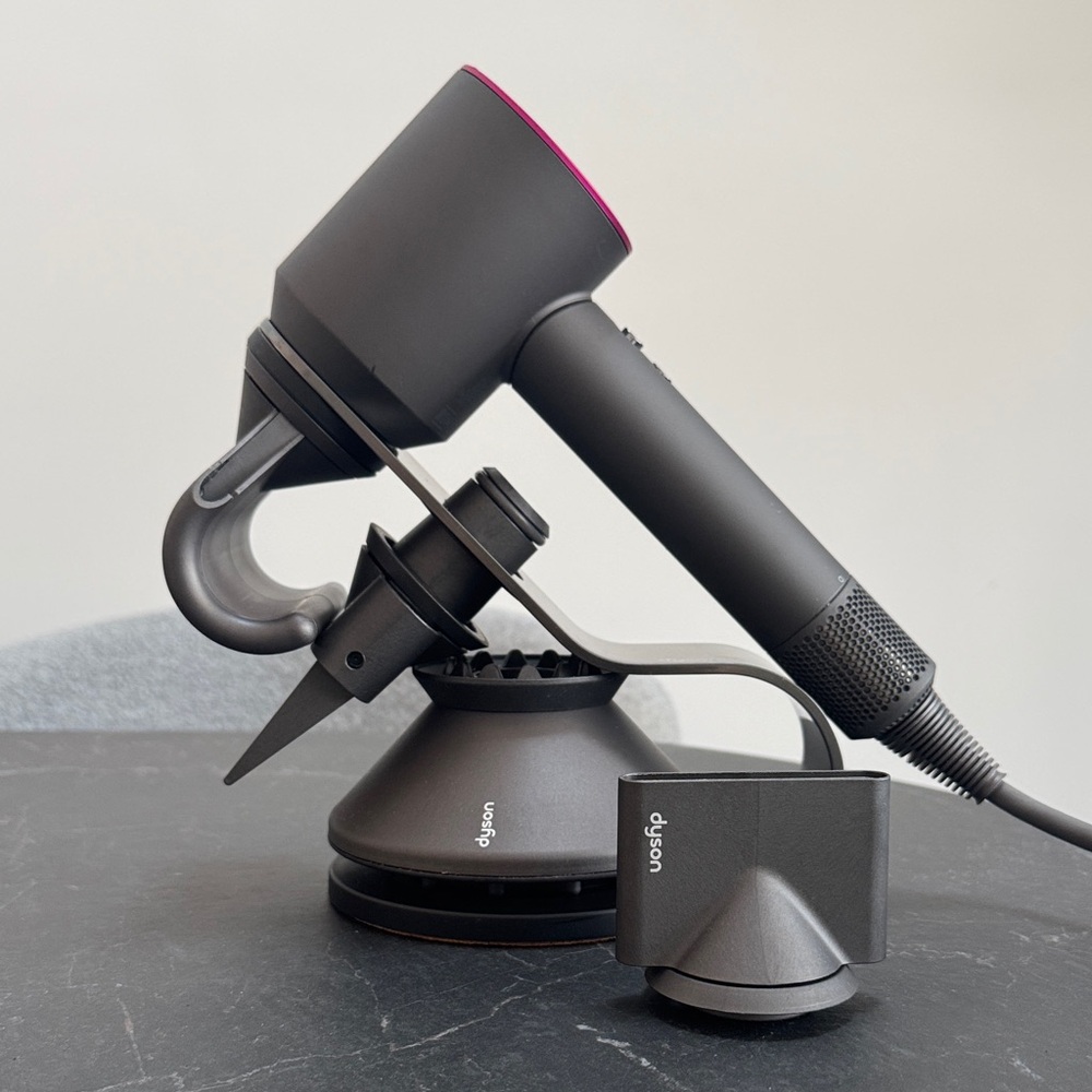 Dyson Supersonic™ hair dryer like new
(5 attachments)